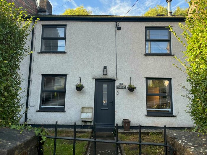 3 Bedroom End Of Terrace House To Rent In Western Valley Road, Rogerstone, NP10