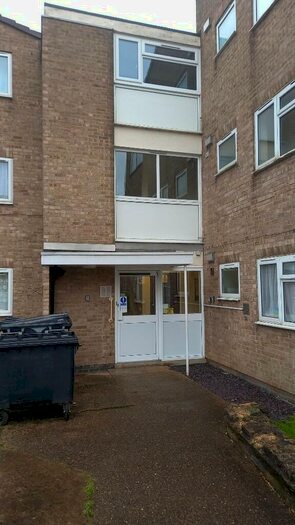 2 Bedroom Flat To Rent In Borough Court, Rushden, Northamptonshire, NN10