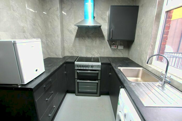 2 Bedroom Flat To Rent In Canterbury Street, Blackburn, BB2
