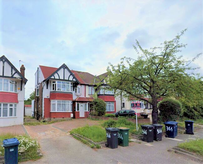 10 Bedroom Semi-Detached House To Rent In Watford Way, Hendon, NW4