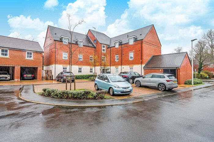 2 Bedroom Flat For Sale In Newbury, Berkshire, RG14