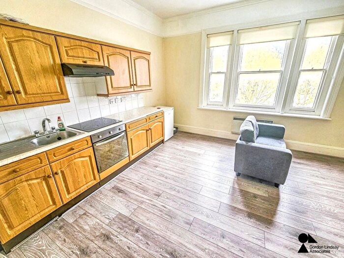 1 Bedroom Flat For Sale In Chiswick High Road, London, W4