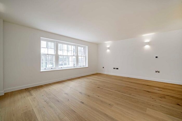 3 Bedroom Flat To Rent In Dacre Street, London, SW1H
