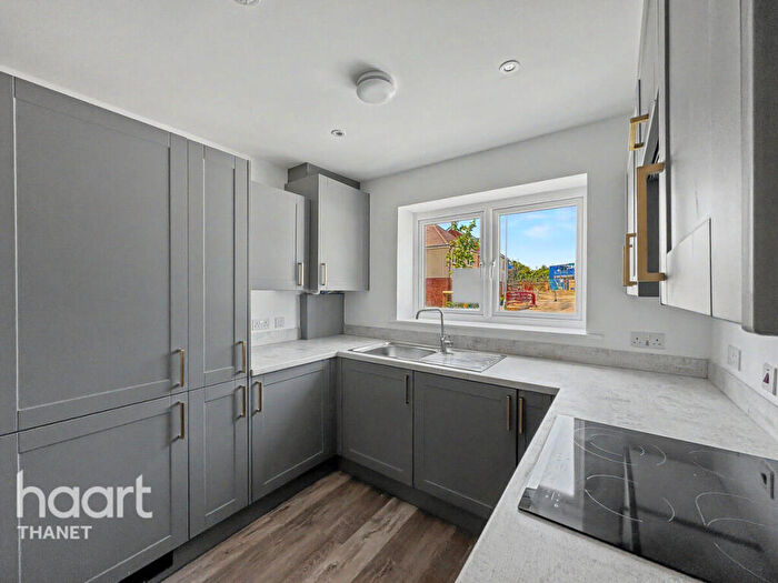 3 Bedroom Semi-Detached House For Sale In Birchwood Grove, Margate, CT9