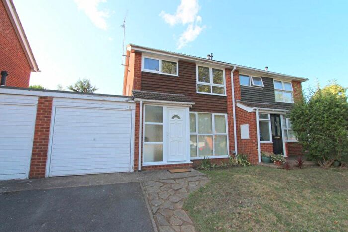 3 Bedroom House To Rent In Grasmere Way, Linslade, LU7