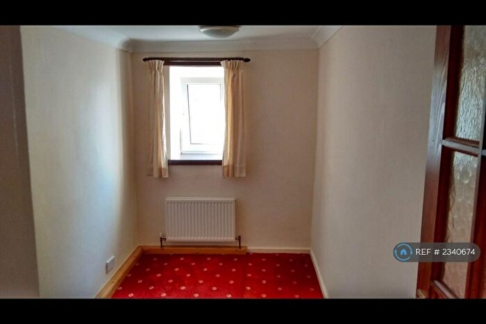 2 Bedroom End Of Terrace House To Rent In Acre Street, Huddersfield, HD3