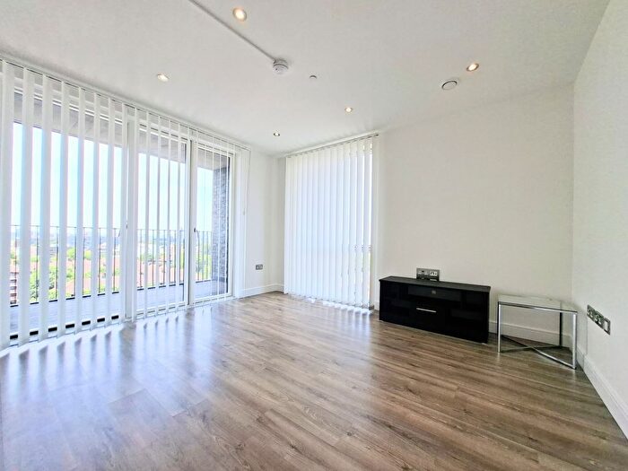 3 Bedroom Flat To Rent In Creative Road, London, SE8