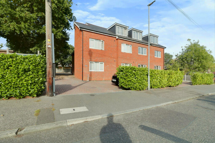 1 Bedroom Flat To Rent In Roberts Road, Basildon, SS15