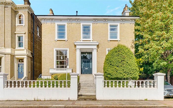 2 Bedroom Flat For Sale In North Side Wandsworth Common, SW18
