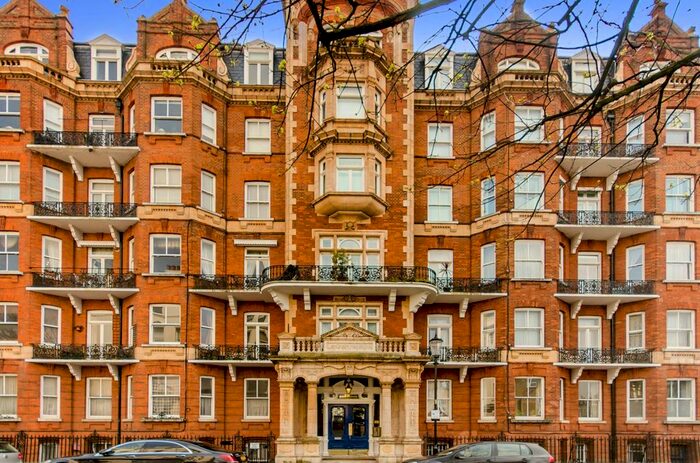 2 Bedroom Flat For Sale In Earls Court Square, Earls Court, London, SW5