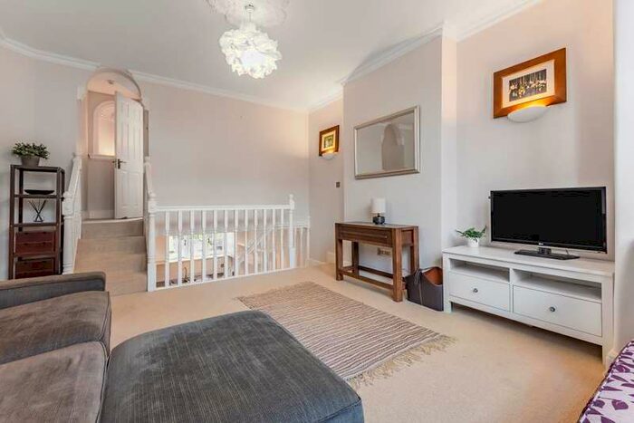 1 Bedroom Maisonette Flat To Rent In Pagoda Avenue, Richmond, TW9