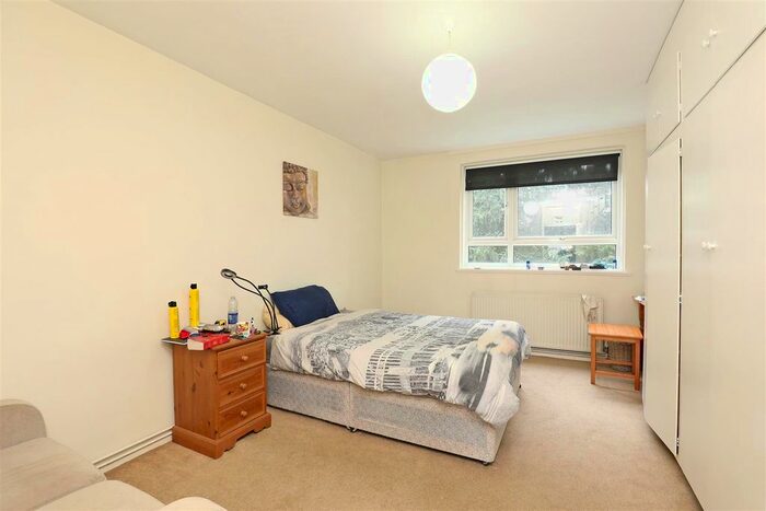 2 Bedroom Flat To Rent In Berkeley Court, Cherrywood Drive, Putney SW15