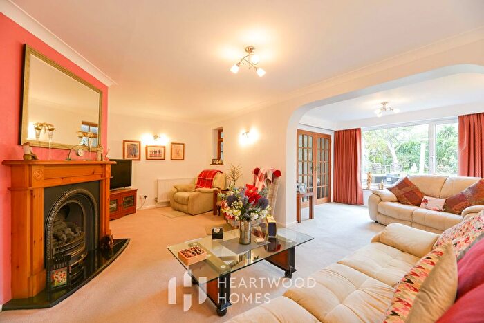 4 Bedroom Detached House For Sale In St. Vincent Drive, St. Albans, AL1