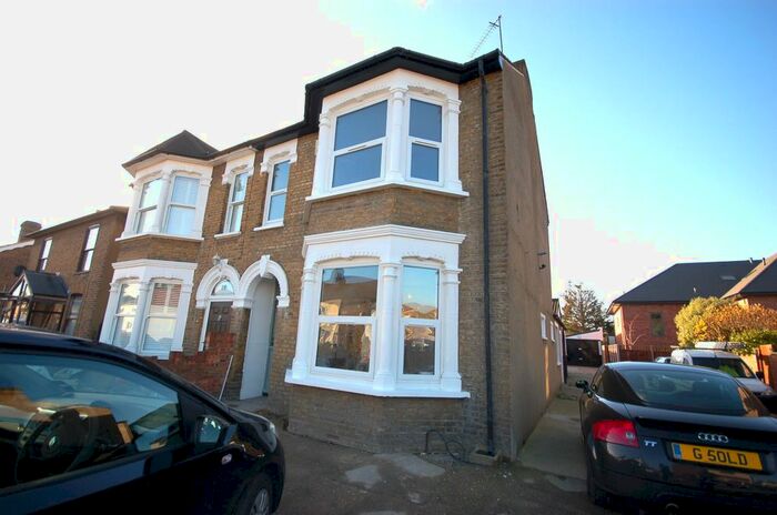 1 Bedroom Flat To Rent In Albert Road, Romford RM1