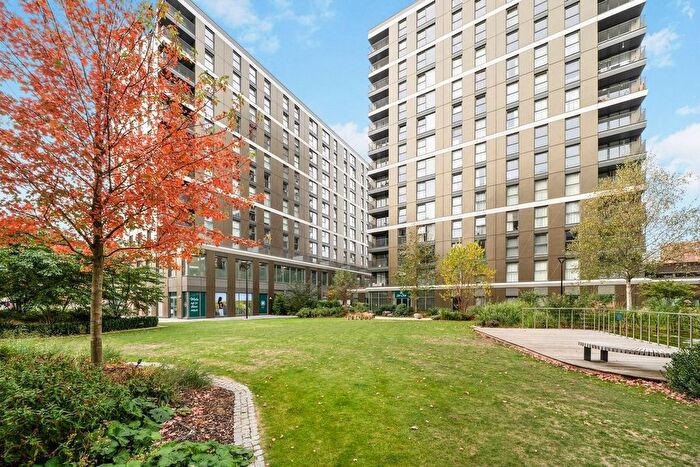 3 Bedroom Flat For Sale In Eden Grove, Staines-Upon-Thames, TW18