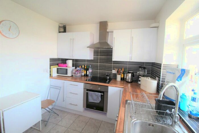 3 Bedroom Flat To Rent In Sharratt Street, London, SE15