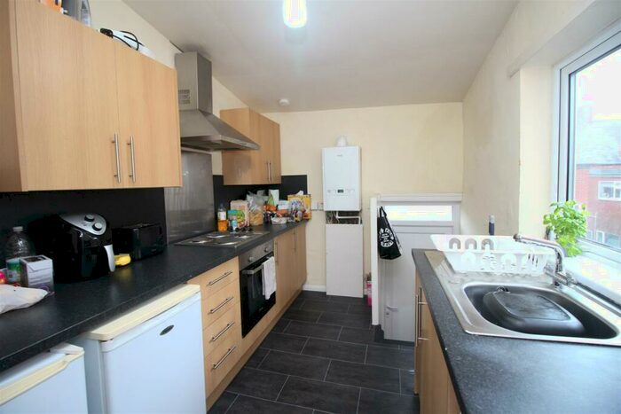 3 Bedroom Flat To Rent In Doncaster Road, Sandyford, Newcastle Upon Tyne, NE2