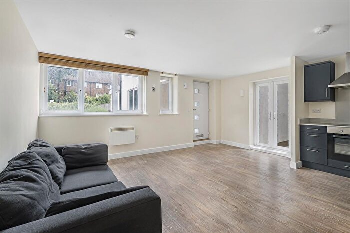 1 Bedroom Flat To Rent In Regents Park Road, London, N3