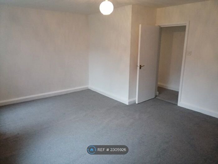 2 Bedroom Flat To Rent In Kielder Square, Salford, M5