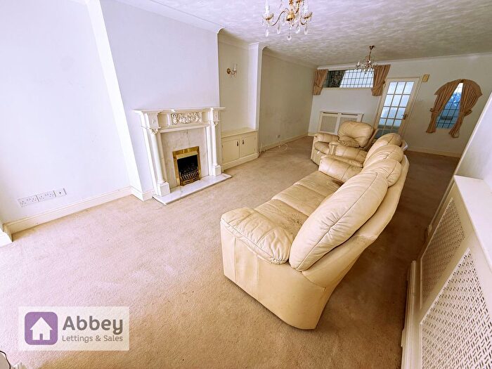 3 Bedroom Terraced House To Rent In Buckminster Road, Leicester, LE3