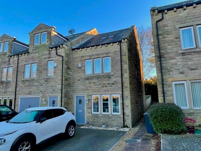 3 Bedroom Town House To Rent In Towngate Fold, Meltham, Holmfirth, HD9
