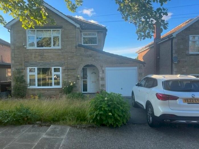 3 Bedroom Detached House To Rent In Roydscliffe Road, Bradford, BD9