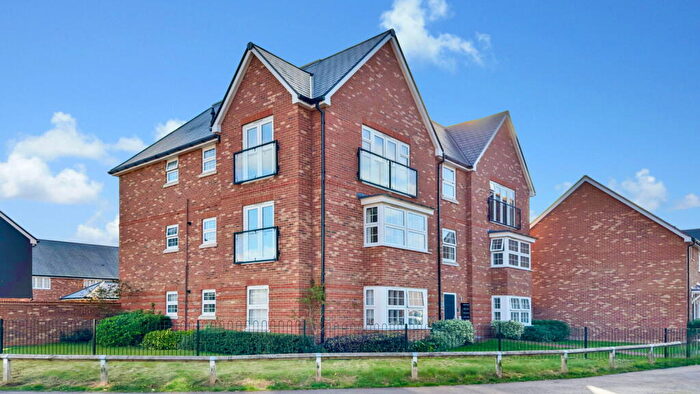 2 Bedroom Flat For Sale In Christie Close, Chatham, ME5