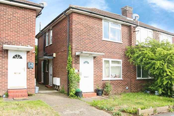 2 Bedroom Maisonette For Sale In Laburnum Grove, Langley, SL3