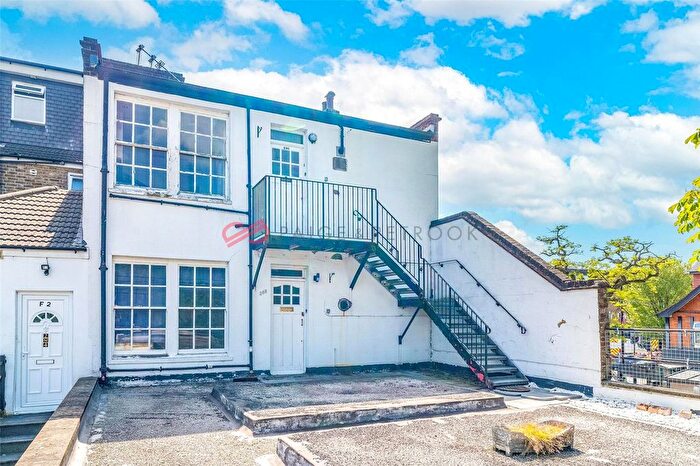 2 Bedroom Flat To Rent In Uxbridge Road, Hatch End, Middlesex, HA5