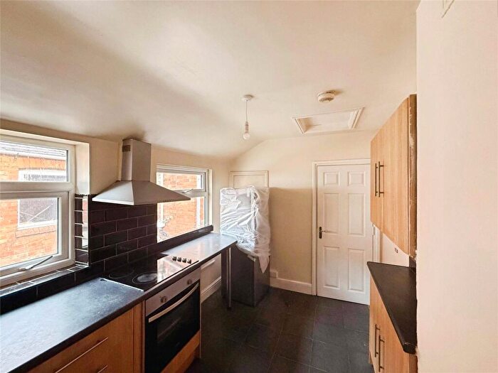 3 Bedroom Flat To Rent In Kettering Road, Northampton, Northamptonshire, NN1