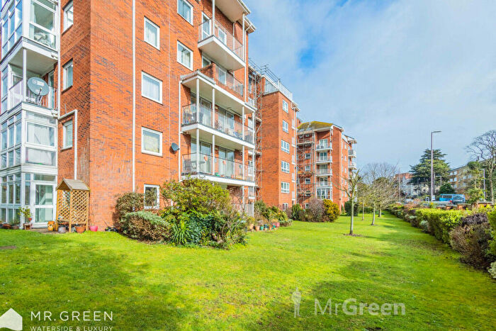 2 Bedroom Flat For Sale In Christchurch Road, Bournemouth, Dorset, BH1