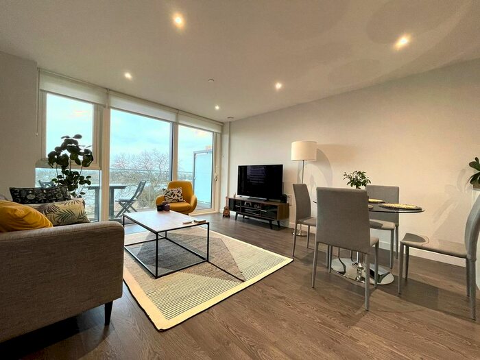 2 Bedroom Flat To Rent In Skylark Point, Newnton Close, Woodberry Down, London, N4