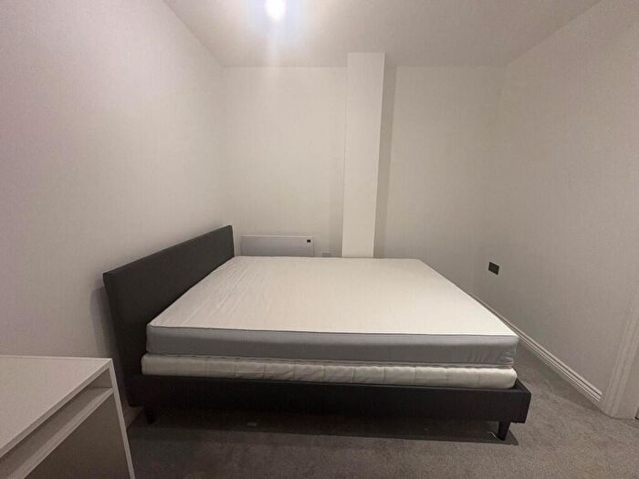 1 Bedroom Apartment To Rent In Whitehall Road, Leeds, West Yorkshire, LS12