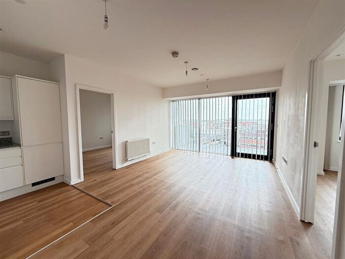 2 Bedroom Flat To Rent In Ilford Hill, Ilford, IG1