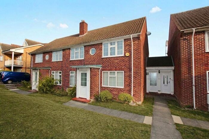2 Bedroom Maisonette To Rent In Bramley Road, Oakwood, N14