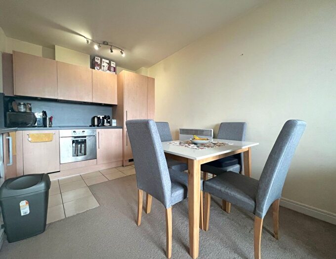 2 Bedroom Flat To Rent In Centenary Plaza, Birmingham, B1