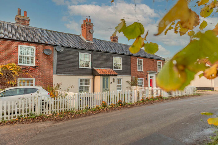 3 Bedroom Cottage For Sale In The Street, Thurton, NR14