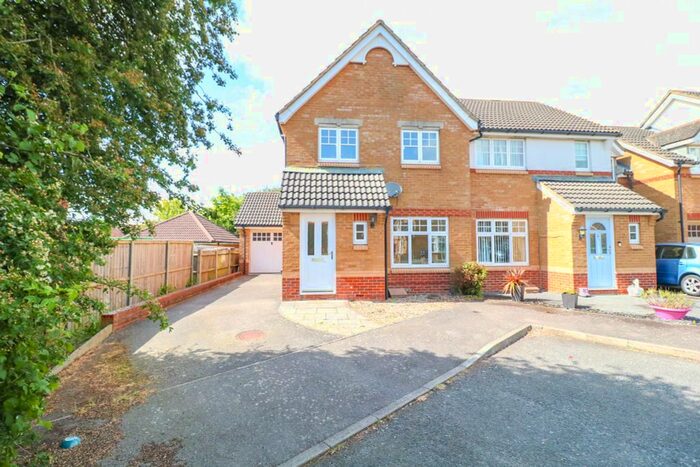 3 Bedroom Semi-Detached House To Rent In Augustus Walk, Kingsnorth, Ashford, TN23