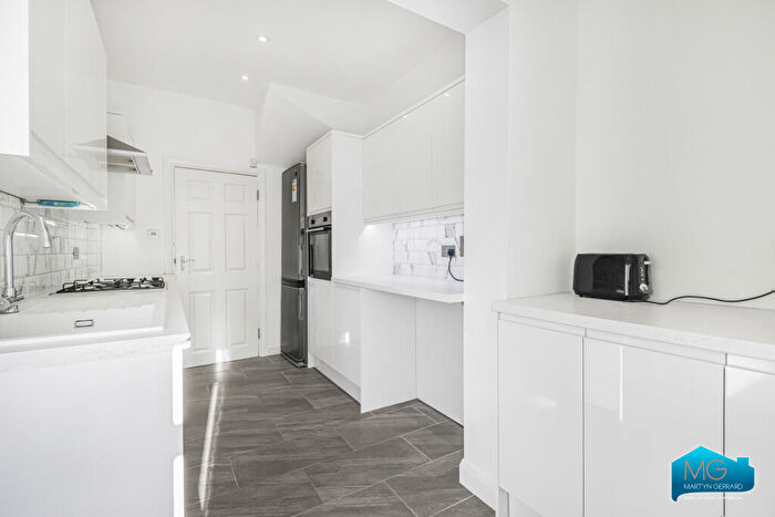 3 Bedroom Semi-Detached House To Rent In Dorchester Avenue, Palmers Green, London, N13