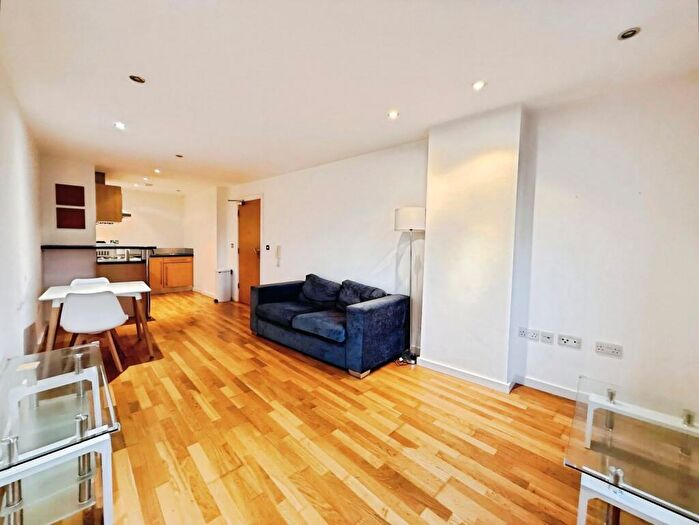 1 Bedroom Flat To Rent In Gotts Road, Leeds, Yorkshire, LS12