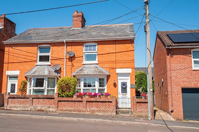 2 Bedroom Semi-Detached House For Sale In Queens Avenue, Andover, SP10