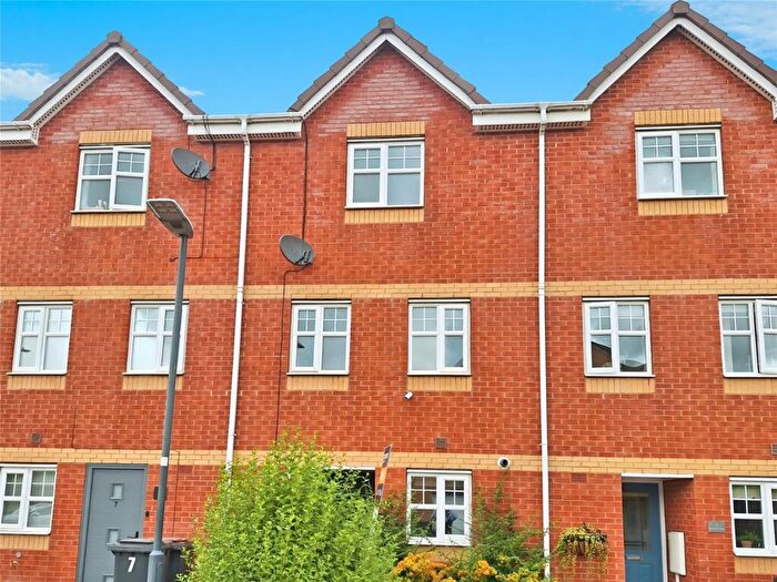 4 Bedroom Terraced House For Sale In Mimosa Close, Nuneaton, Warwickshire, CV10