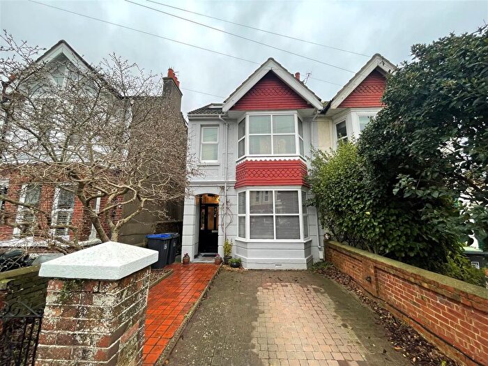 4 Bedroom Semi-Detached House To Rent In Woodlea Road, Worthing, BN13