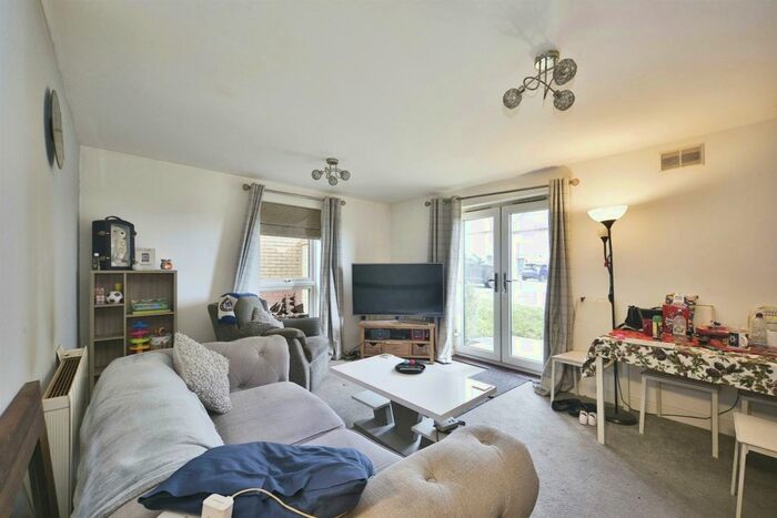 2 Bedroom Flat For Sale In Lywood Drive, Sittingbourne, ME10