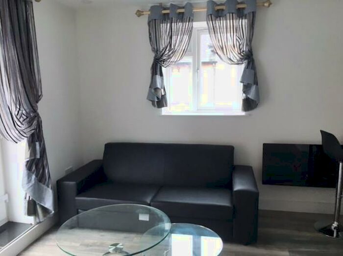 2 Bedroom Flat To Rent In The Parade, Roath, Cardiff, CF24