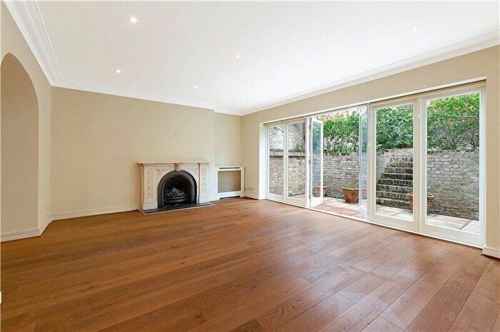 2 Bedroom Apartment To Rent In Harcourt Terrace, South Kensington, London, SW10