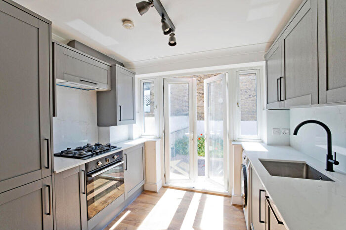 2 Bedroom Flat To Rent In Thorpedale Road, London, N4