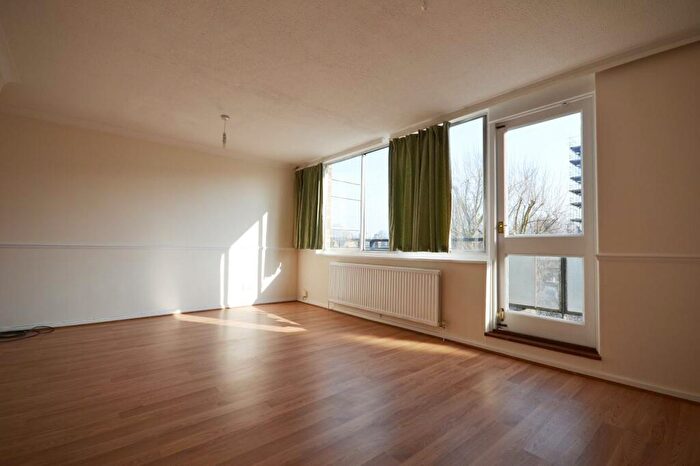 3 Bedroom Flat To Rent In Marden Square, South Bermondsey, SE16