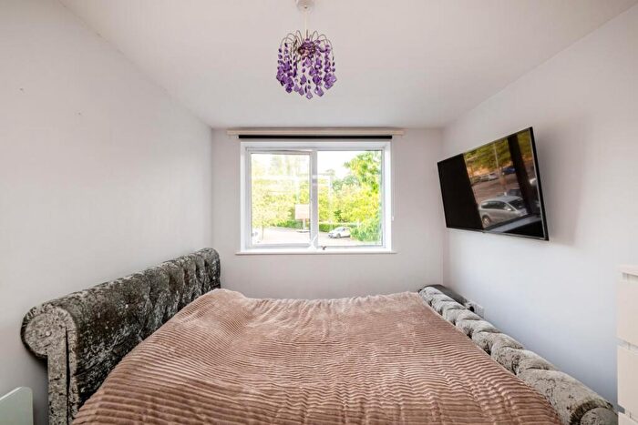 2 Bedroom Apartment To Rent In Millgate, High Wycombe, HP11