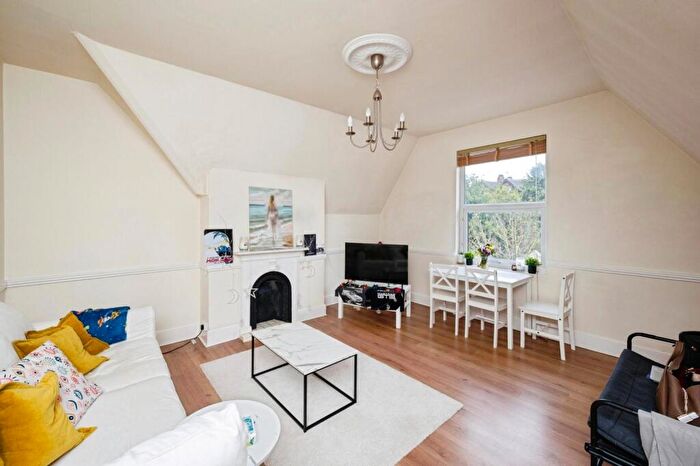 2 Bedroom Flat For Sale In Hamilton Drive, Nottingham, Nottinghamshire, NG7